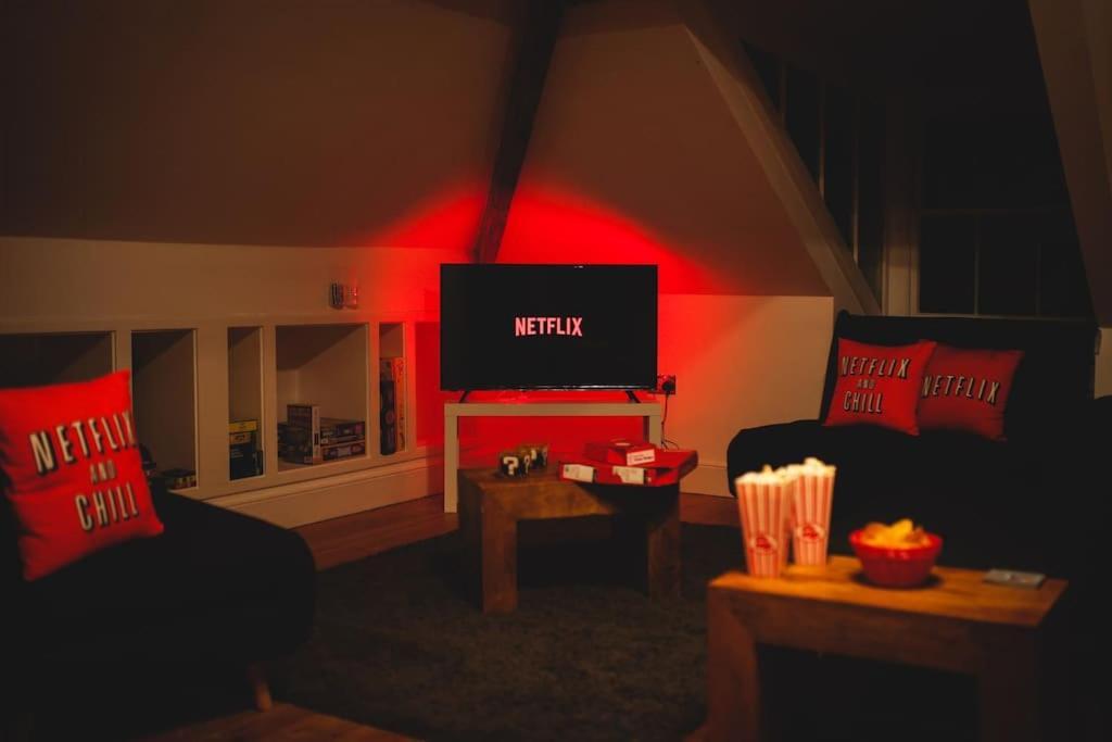 Games And Movies Lounge 7 Bed City Centre Apartment Newcastle upon Tyne Exterior photo