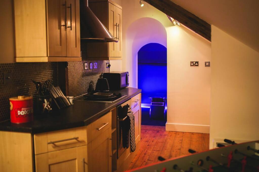 Games And Movies Lounge 7 Bed City Centre Apartment Newcastle upon Tyne Exterior photo
