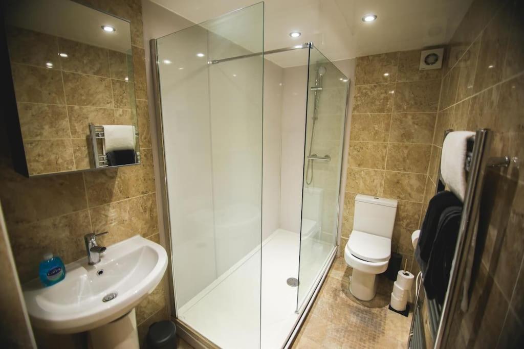 Games And Movies Lounge 7 Bed City Centre Apartment Newcastle upon Tyne Exterior photo