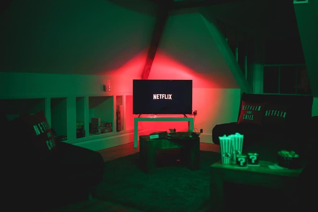 Games And Movies Lounge 7 Bed City Centre Apartment Newcastle upon Tyne Exterior photo