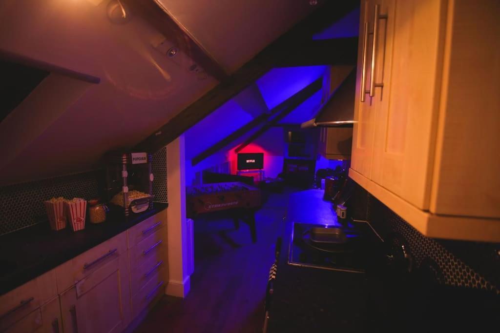 Games And Movies Lounge 7 Bed City Centre Apartment Newcastle upon Tyne Exterior photo