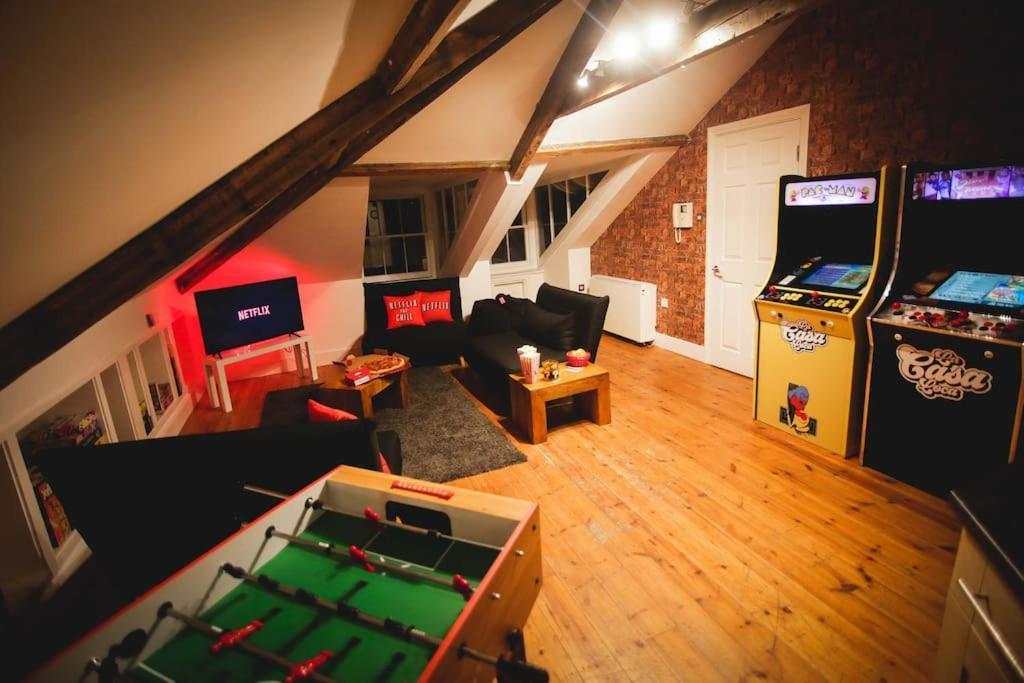 Games And Movies Lounge 7 Bed City Centre Apartment Newcastle upon Tyne Exterior photo